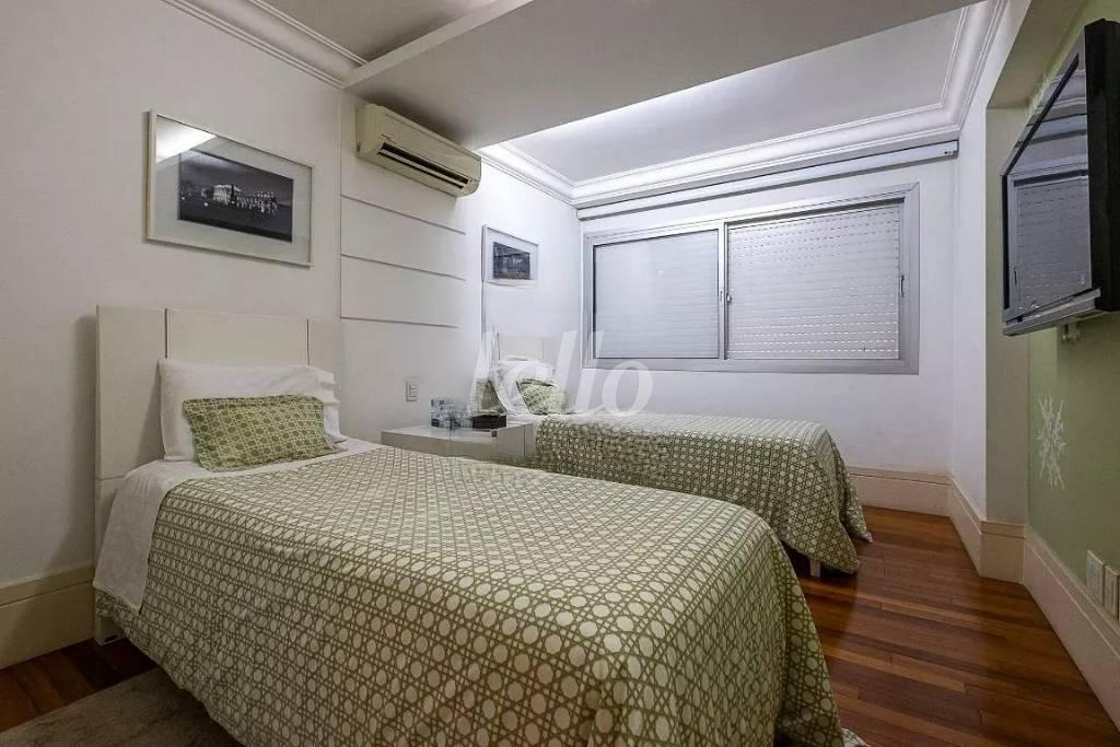 DORMITÓRIO 2 de Apartamento para alugar, Padrão com 124 m², 2 quartos e 2 vagas em Cerqueira César - São Paulo