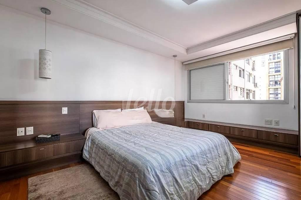 SUÍTE de Apartamento para alugar, Padrão com 124 m², 2 quartos e 2 vagas em Cerqueira César - São Paulo