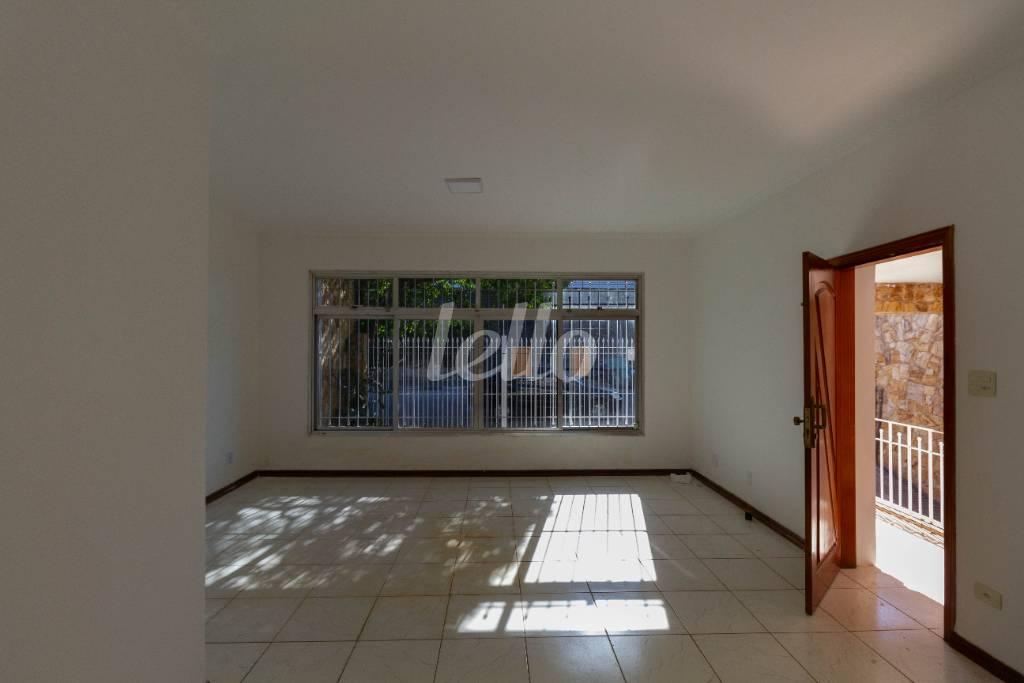 SALA de Casa para alugar, assobradada com 350 m², 5 quartos e 6 vagas em Vila Hermínia - Guarulhos