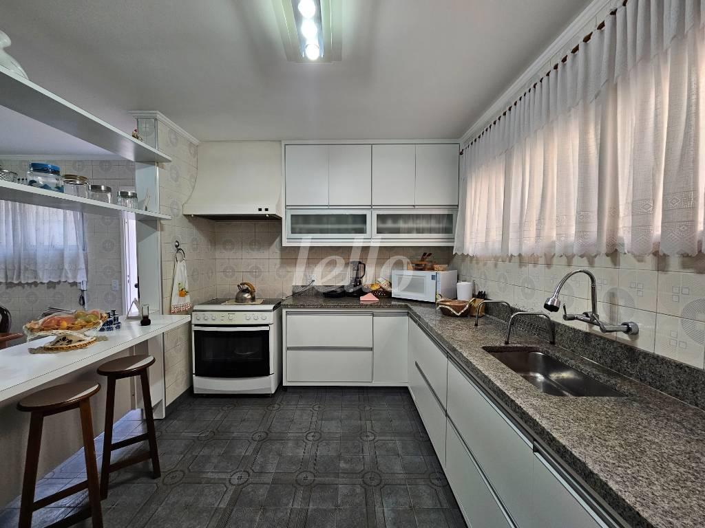 20230602_141018 de Casa para alugar, sobrado com 330 m², 4 quartos e 6 vagas em Vila Regente Feijó - São Paulo