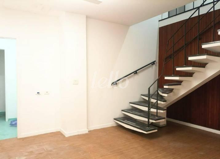 SALA de Casa para alugar, assobradada com 400 m², e 5 vagas em Vila Cordeiro - São Paulo