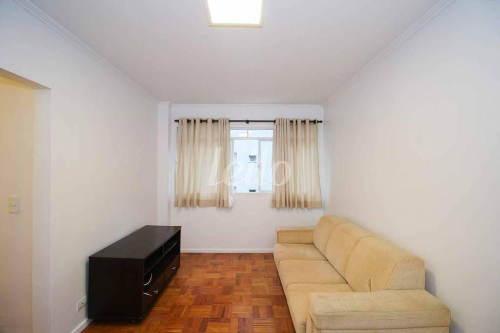 SALA de Apartamento para alugar, Padrão com 64 m², 2 quartos e em Bela Vista - São Paulo