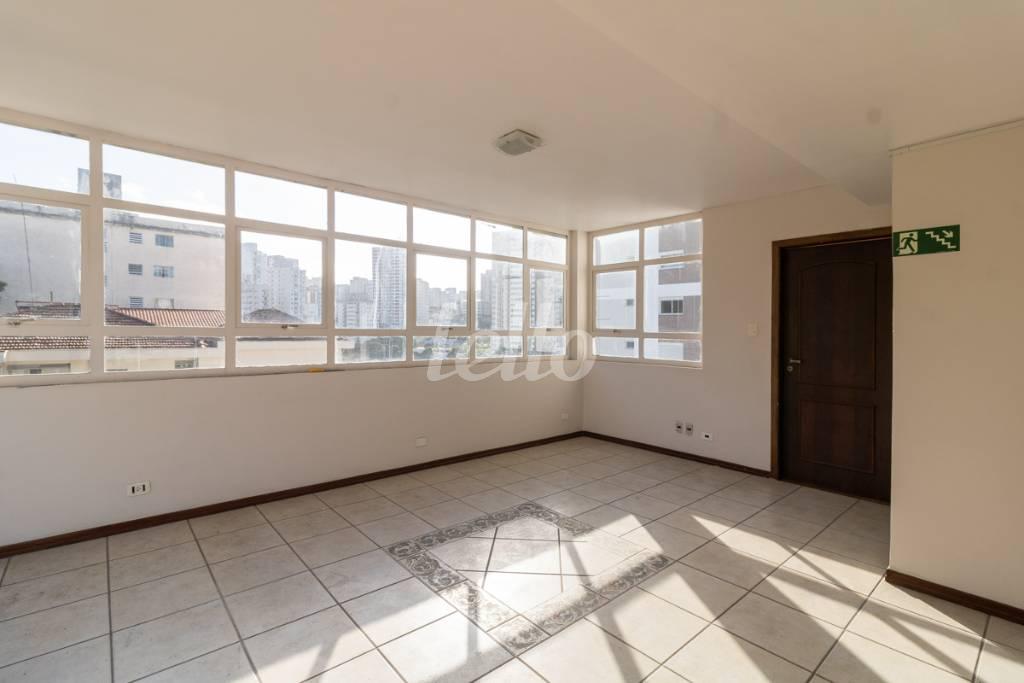SALÃO DE LAJE de Casa à venda, sobrado com 810 m², 4 quartos e 3 vagas em Vila Mariana - São Paulo
