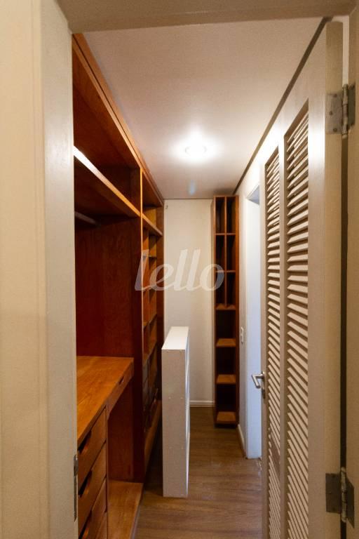 CLOSET DA SUÍTE 4 de Apartamento para alugar, Duplex com 172 m², 4 quartos e 3 vagas em Vila Pompeia - São Paulo