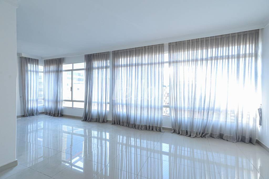 SALA de Apartamento à venda, Padrão com 245 m², 4 quartos e 2 vagas em Santa Cecília - São Paulo