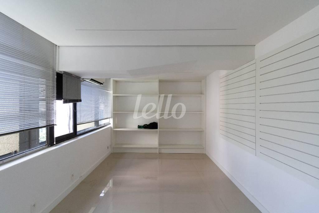 SALA 2 de Sala / Conjunto para alugar, Padrão com 212 m², e 3 vagas em Cidade Monções - São Paulo