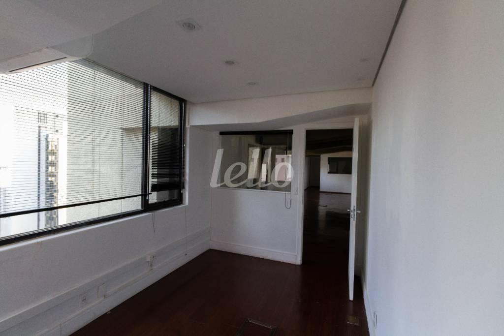 SALA 4 de Sala / Conjunto para alugar, Padrão com 212 m², e 3 vagas em Cidade Monções - São Paulo