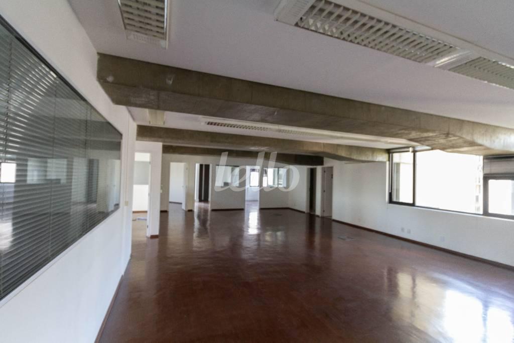 SALA CENTRAL PRINCIPAL de Sala / Conjunto para alugar, Padrão com 212 m², e 3 vagas em Cidade Monções - São Paulo