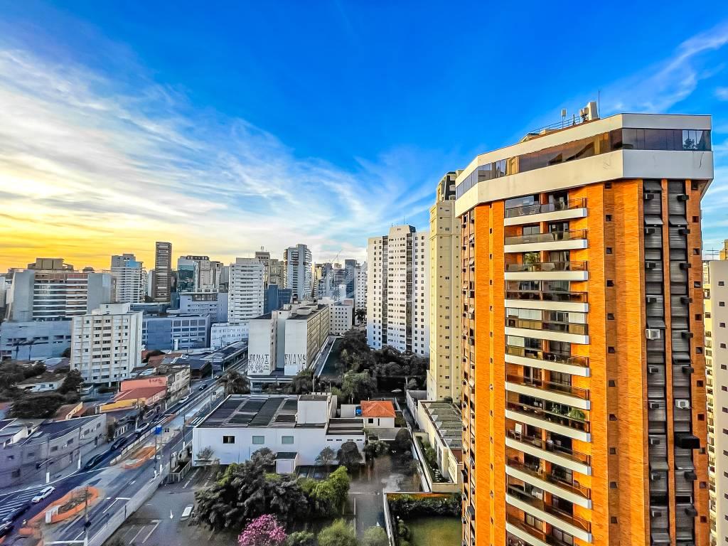 VISTA de Apartamento à venda, Padrão com 154 m², 3 quartos e 2 vagas em Vila Nova Conceição - São Paulo