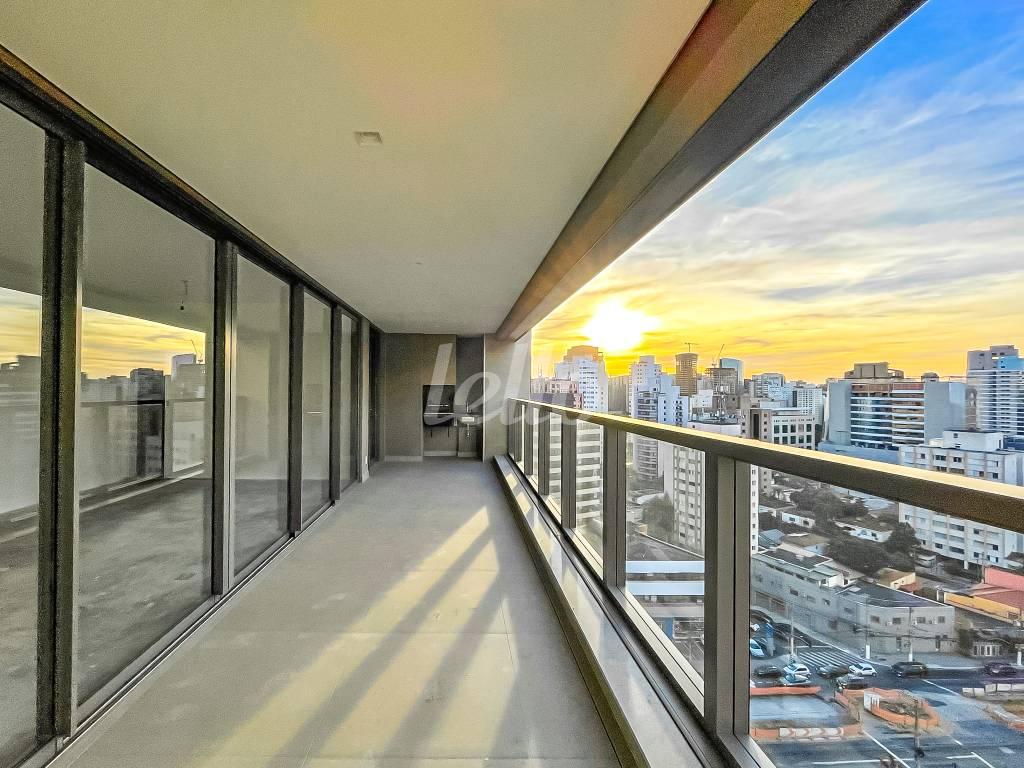 VARANDA de Apartamento à venda, Padrão com 154 m², 3 quartos e 2 vagas em Vila Nova Conceição - São Paulo