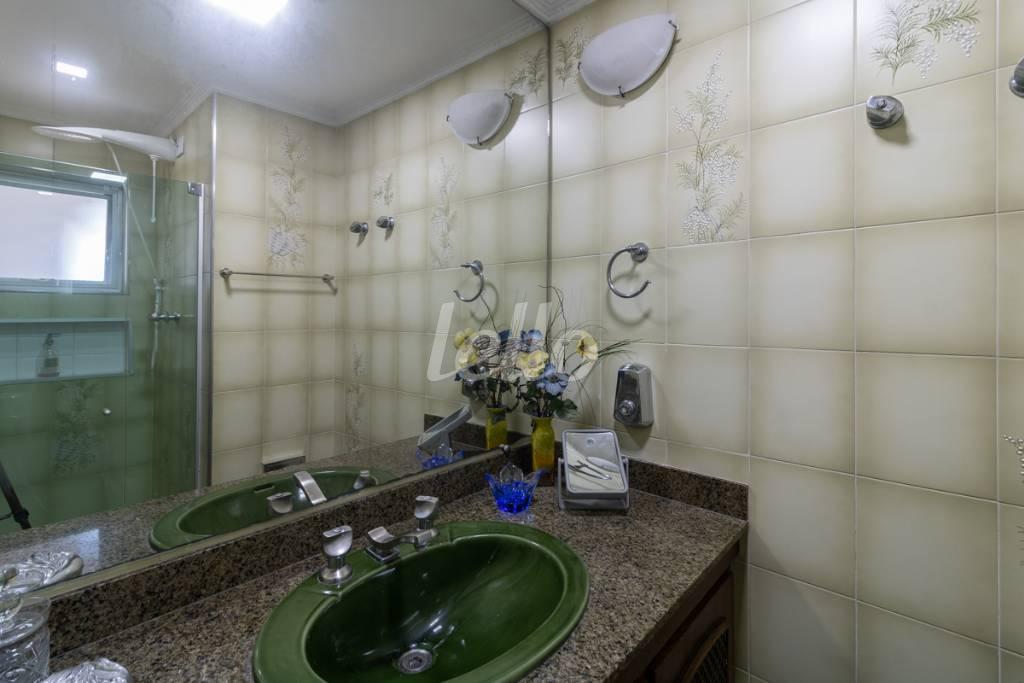BANHEIRO DA SUITE de Apartamento para alugar, Padrão com 74 m², 2 quartos e 1 vaga em Vila Gomes Cardim - São Paulo