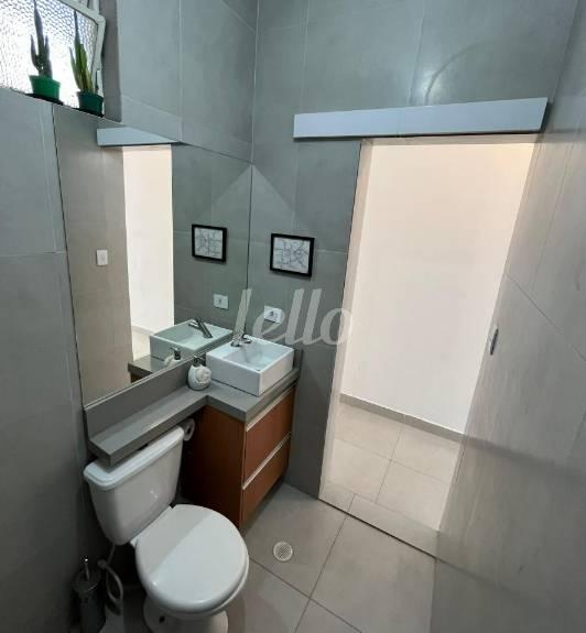 BANHEIRO de Apartamento para alugar, Padrão com 32 m², 1 quarto e em Centro - São Paulo
