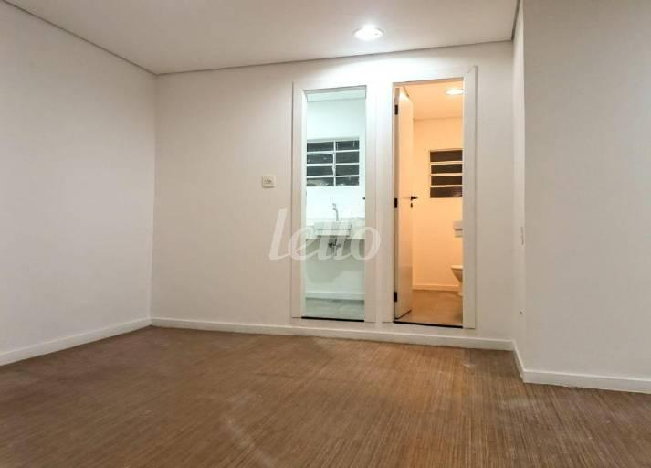 BANHEIROS de Casa para alugar, assobradada com 400 m², e 5 vagas em Vila Cordeiro - São Paulo
