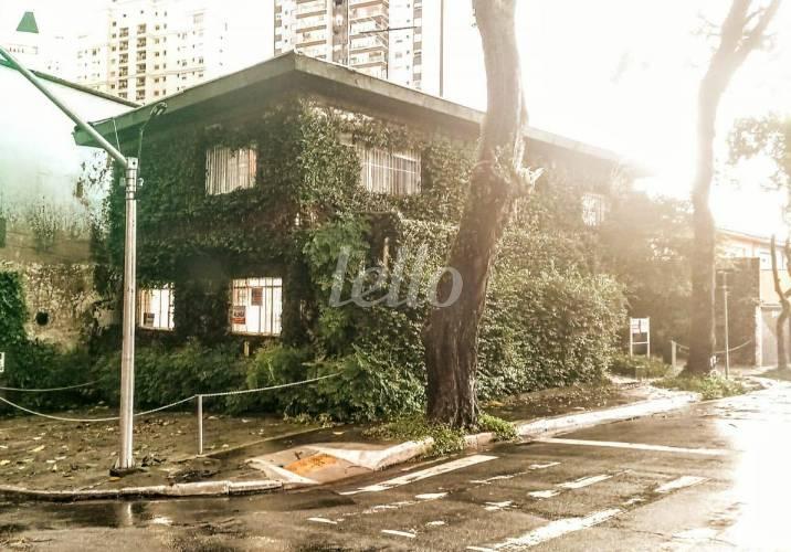 FACHADA de Casa para alugar, assobradada com 400 m², e 5 vagas em Vila Cordeiro - São Paulo