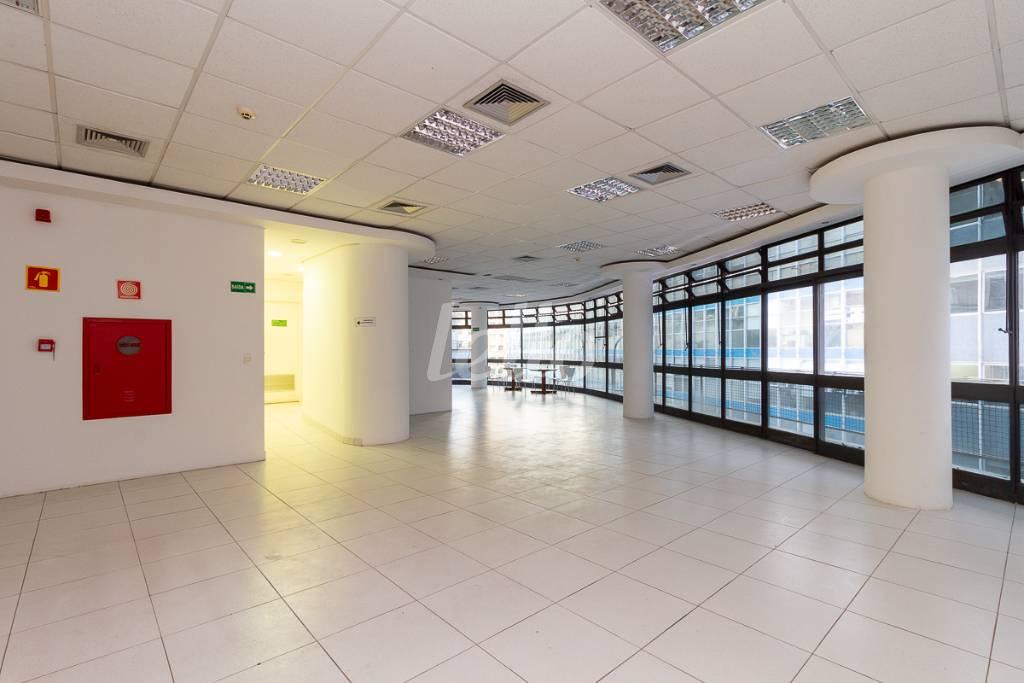 SALA 1 de Sala / Conjunto para alugar, Padrão com 2165 m², e em República - São Paulo