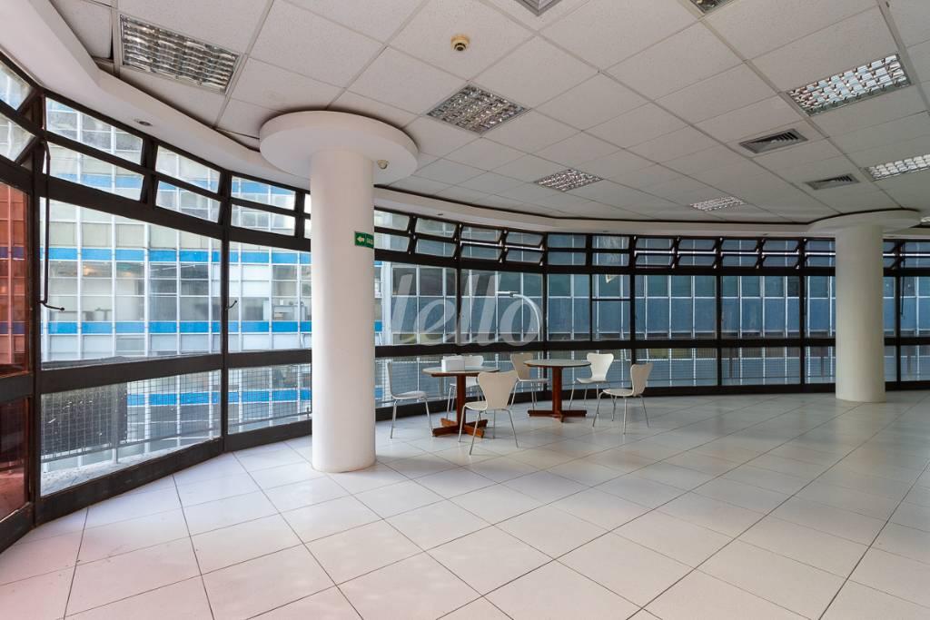 SALA 1 de Sala / Conjunto para alugar, Padrão com 2165 m², e em República - São Paulo