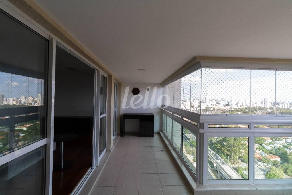 VARANDA GOURMET de Apartamento para alugar, Padrão com 154 m², 3 quartos e 3 vagas em Parque Colonial - São Paulo