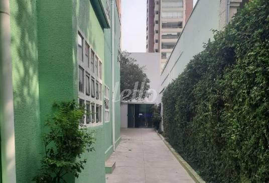 CORREDOR EXTERNO de Casa para alugar, sobrado com 524 m², e 9 vagas em Água Branca - São Paulo