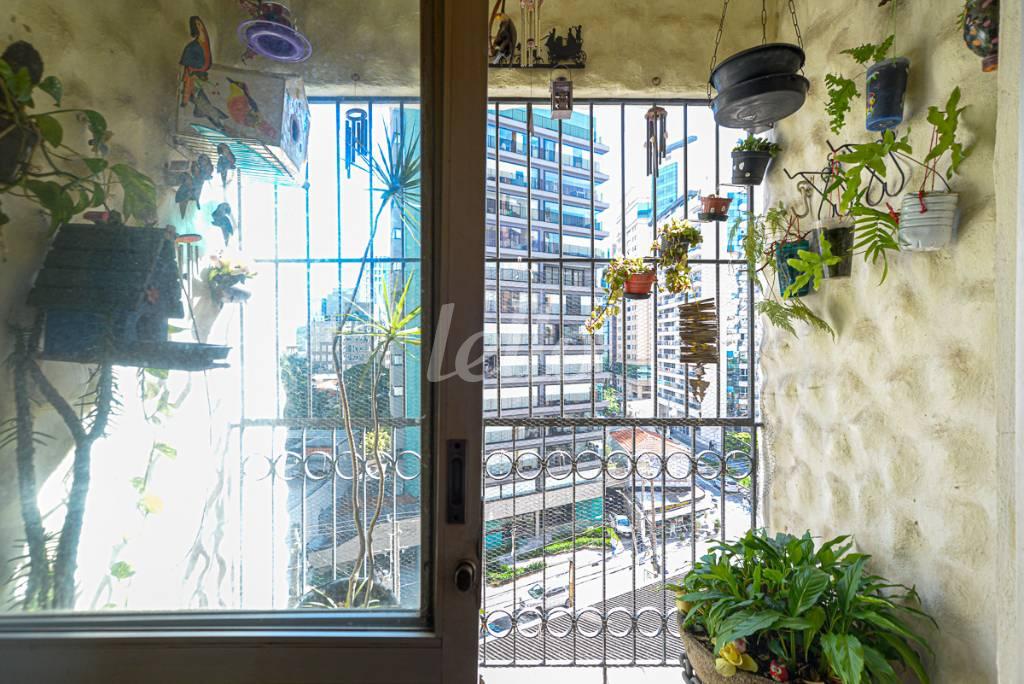 VARANDA de Apartamento à venda, Padrão com 68 m², 2 quartos e 1 vaga em Vila Olímpia - São Paulo