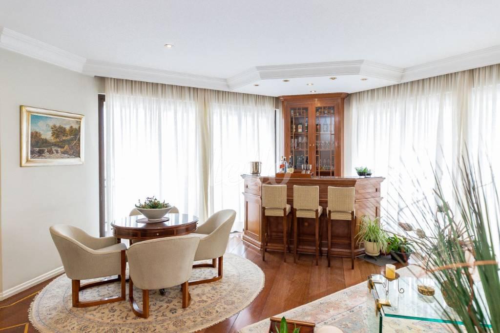 LIVING de Apartamento à venda, Padrão com 278 m², 4 quartos e 5 vagas em Vila Mariana - São Paulo