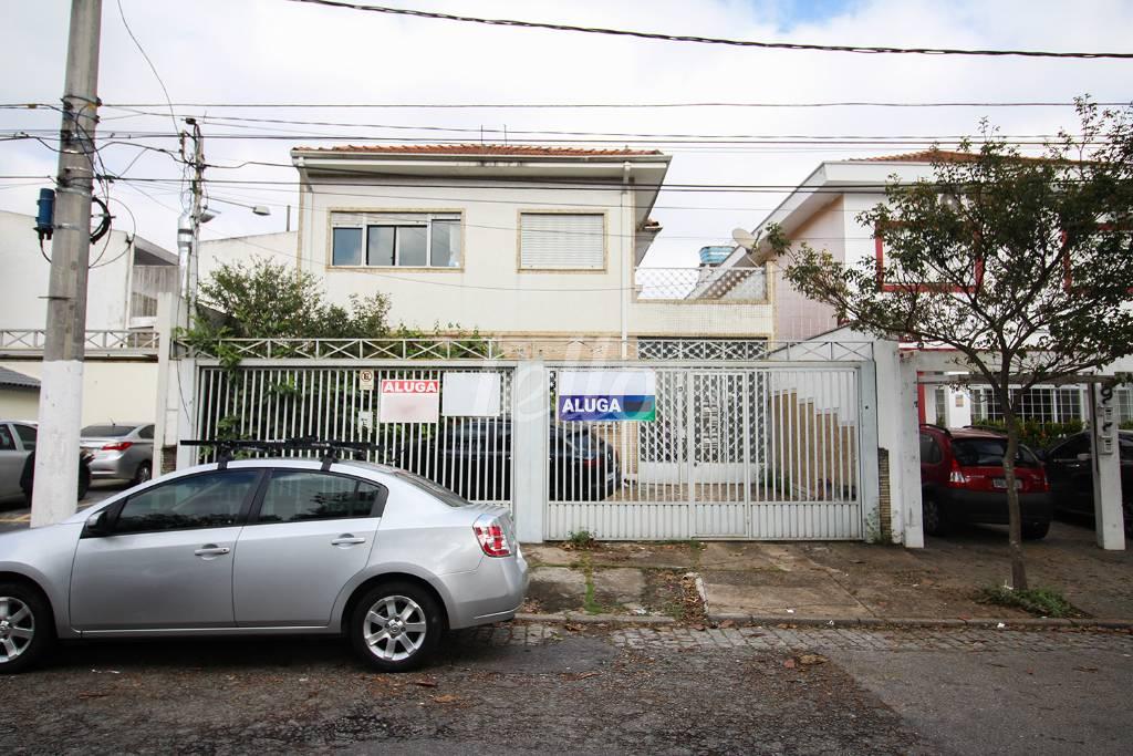 FACHADA de Casa para alugar, sobrado com 530 m², e 8 vagas em Vila Dom Pedro I - São Paulo