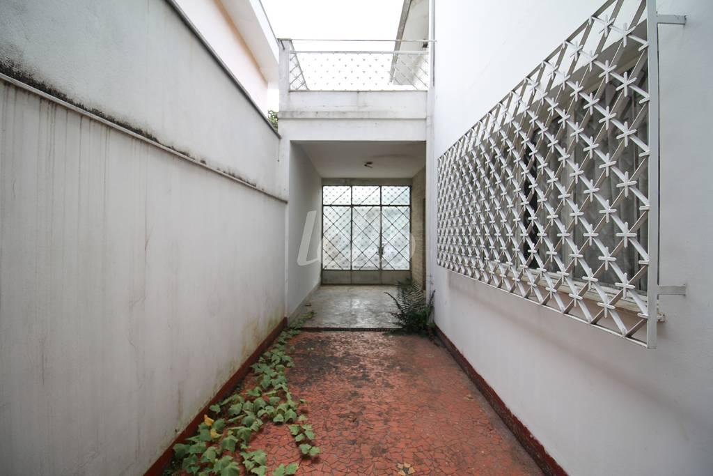 GARAGEM de Casa para alugar, sobrado com 530 m², e 8 vagas em Vila Dom Pedro I - São Paulo