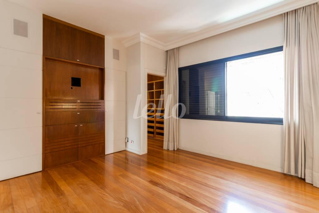 SUITE 3 de Apartamento para alugar, Padrão com 285 m², 6 quartos e 4 vagas em Chácara Itaim - São Paulo