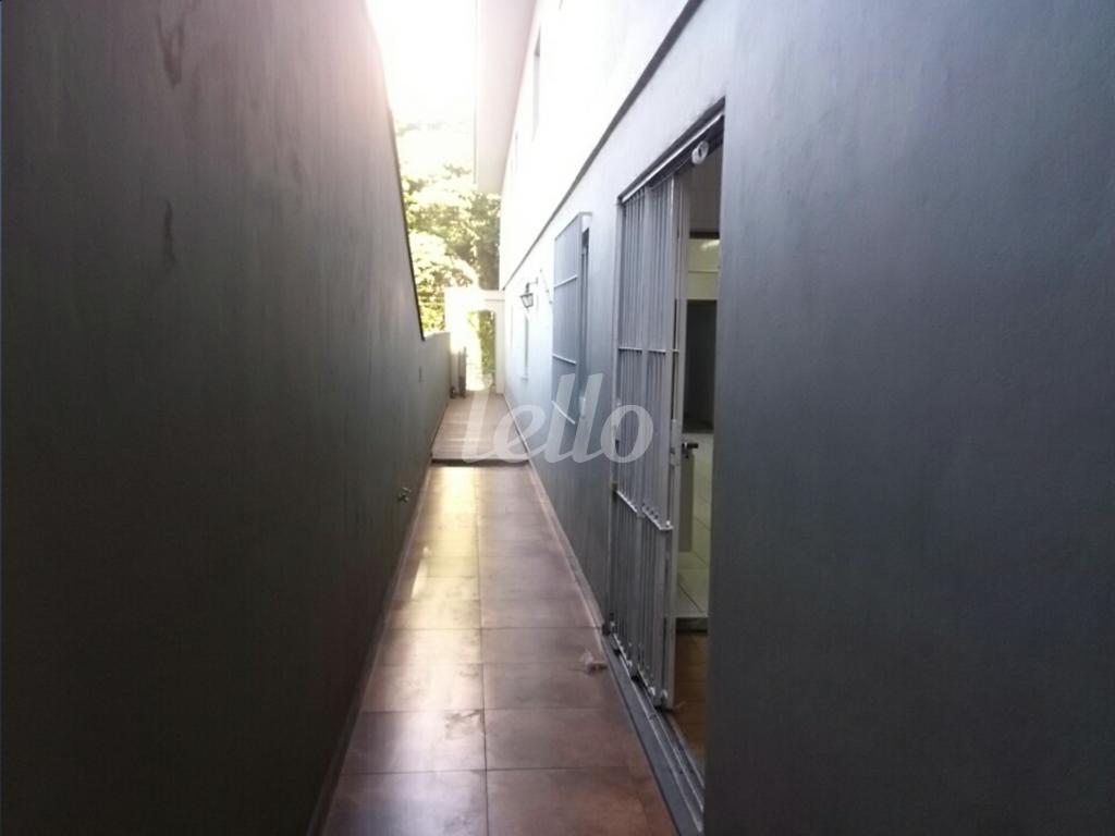 20-CORREDOR-001.JPG de Casa à venda, sobrado com 210 m², 4 quartos e 9 vagas em Vila Mazzei - São Paulo
