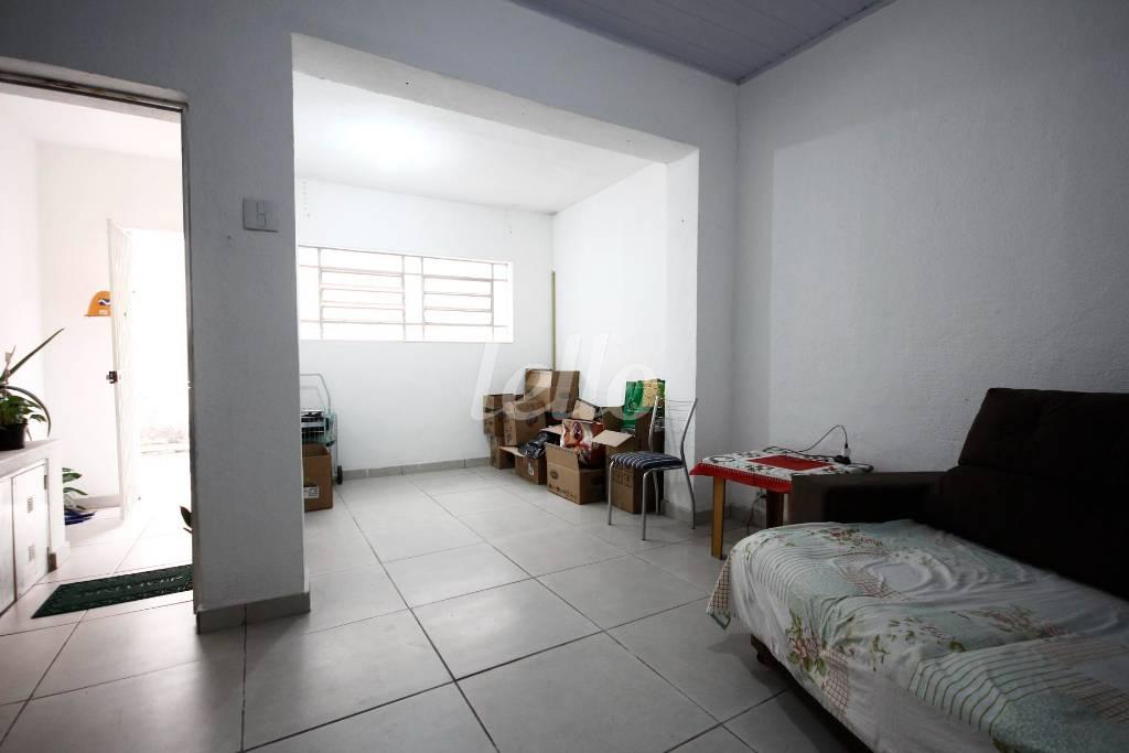 SALA de Casa para alugar, de vila - térrea com 140 m², 1 quarto e em Vila Monumento - São Paulo