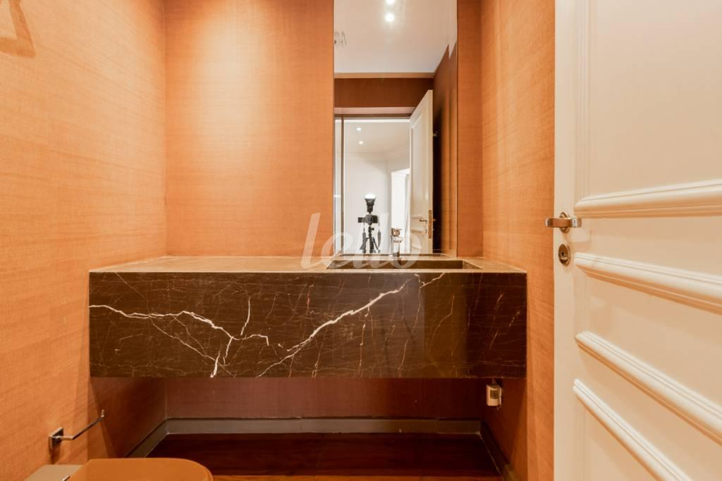 LAVABO de Apartamento para alugar, Padrão com 285 m², 6 quartos e 4 vagas em Chácara Itaim - São Paulo