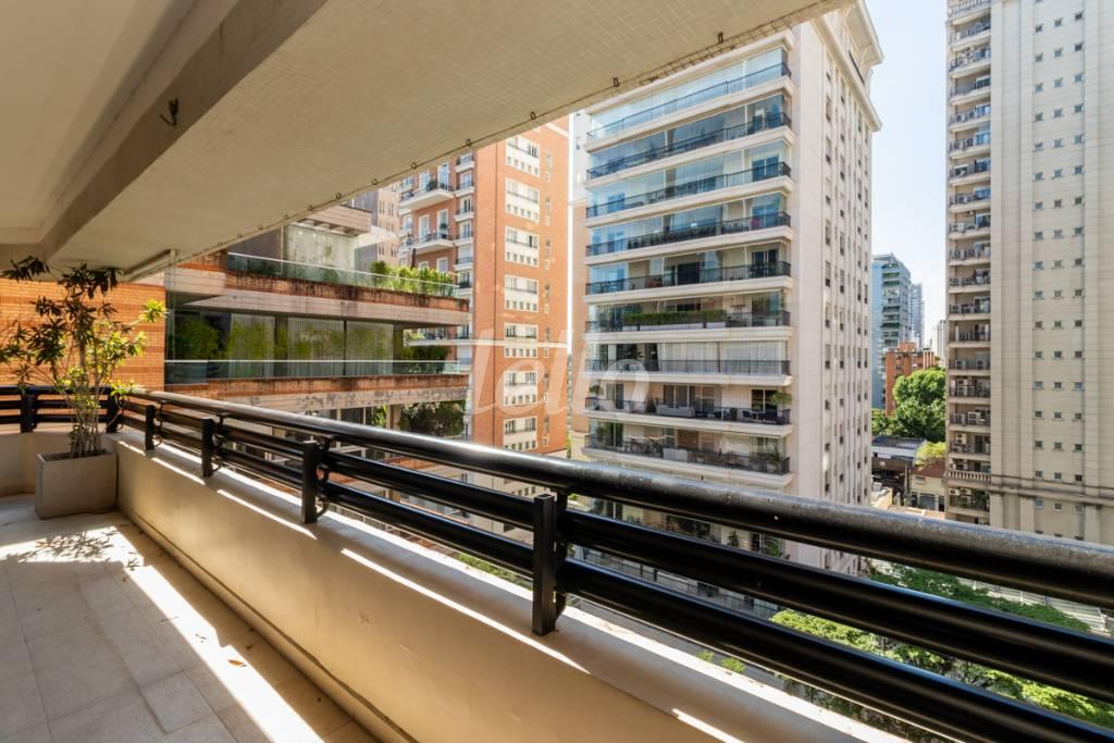 VARANDA de Apartamento para alugar, Padrão com 285 m², 6 quartos e 4 vagas em Chácara Itaim - São Paulo