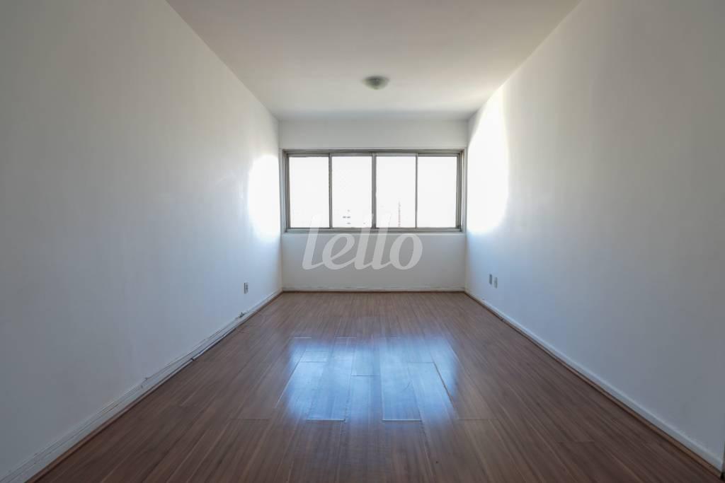 SALA de Apartamento à venda, Padrão com 70 m², 2 quartos e 1 vaga em Bela Vista - São Paulo