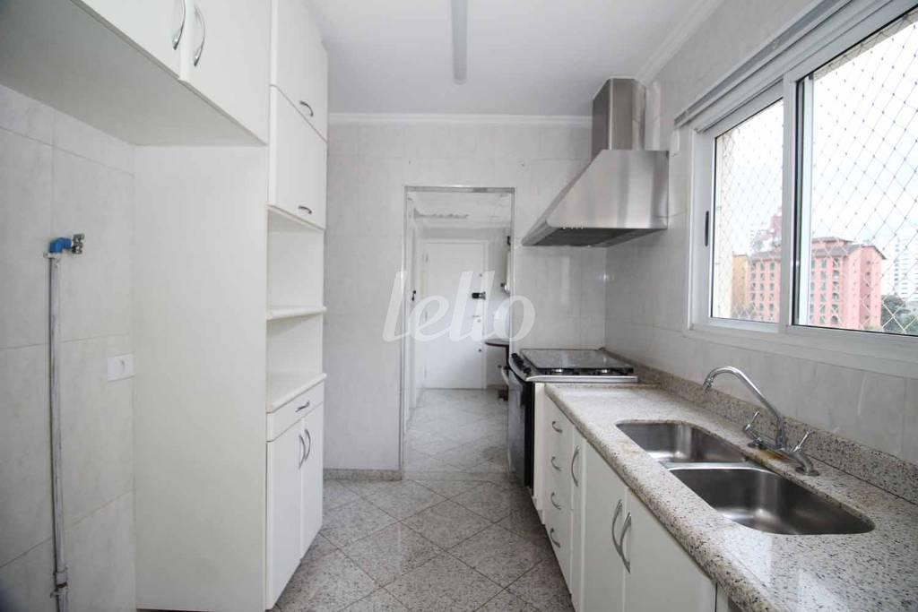 COZINHA de Apartamento à venda, Padrão com 131 m², 3 quartos e 3 vagas em Vila Mariana - São Paulo