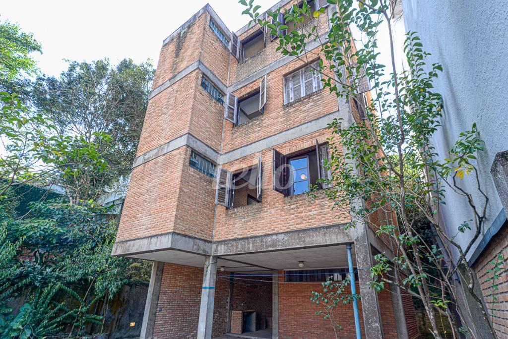 FACHADA FUNDOS de Casa à venda, assobradada com 343 m², 5 quartos e 2 vagas em Sumaré - São Paulo