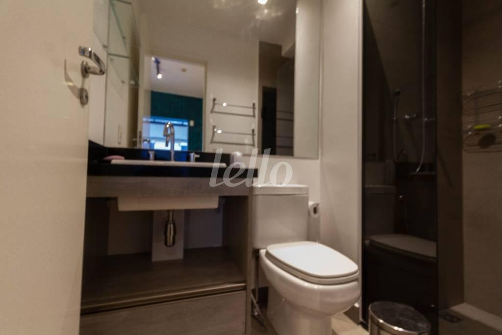 BANHEIRO DA SUÍTE de Apartamento para alugar, Flat com 120 m², 2 quartos e 1 vaga em Pinheiros - São Paulo