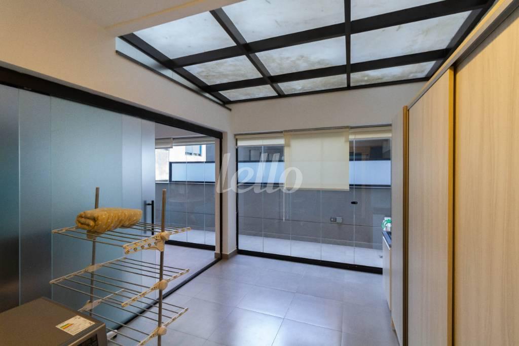 DORMITÓRIO 1 SUÍTE CLOSET de Apartamento para alugar, Flat com 120 m², 2 quartos e 1 vaga em Pinheiros - São Paulo