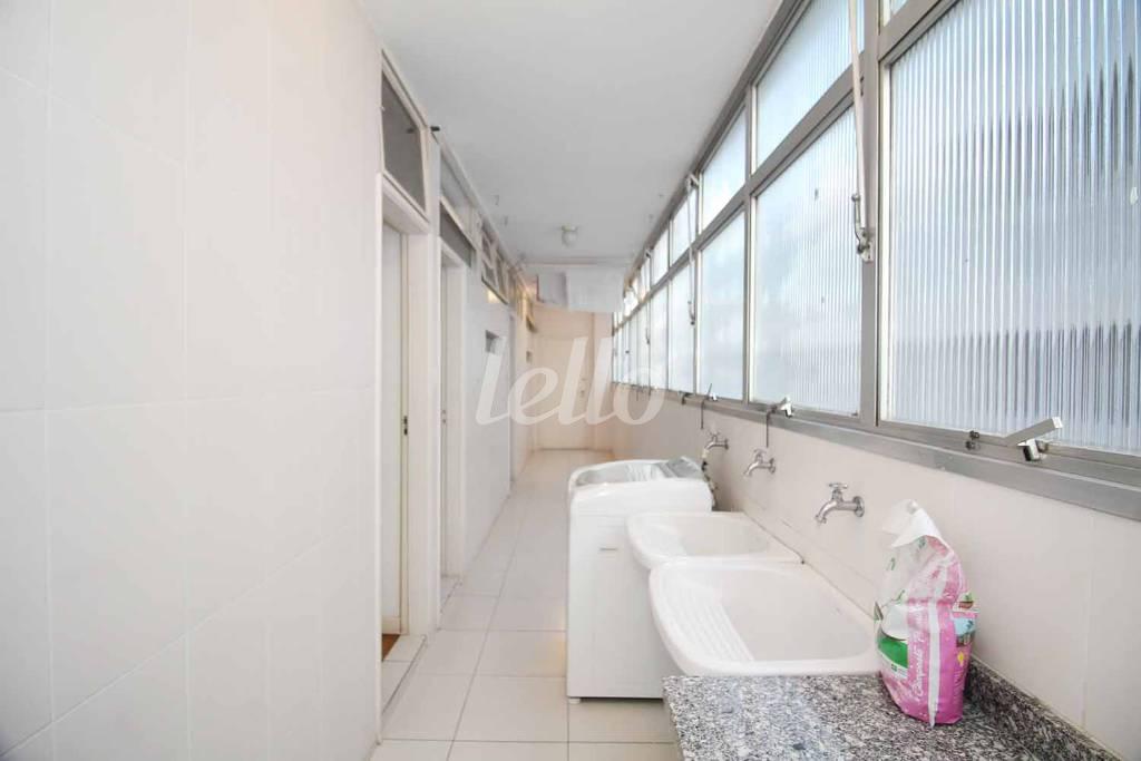 ÁREA DE SERVIÇO de Apartamento para alugar, Padrão com 211 m², 3 quartos e 2 vagas em Santa Cecília - São Paulo