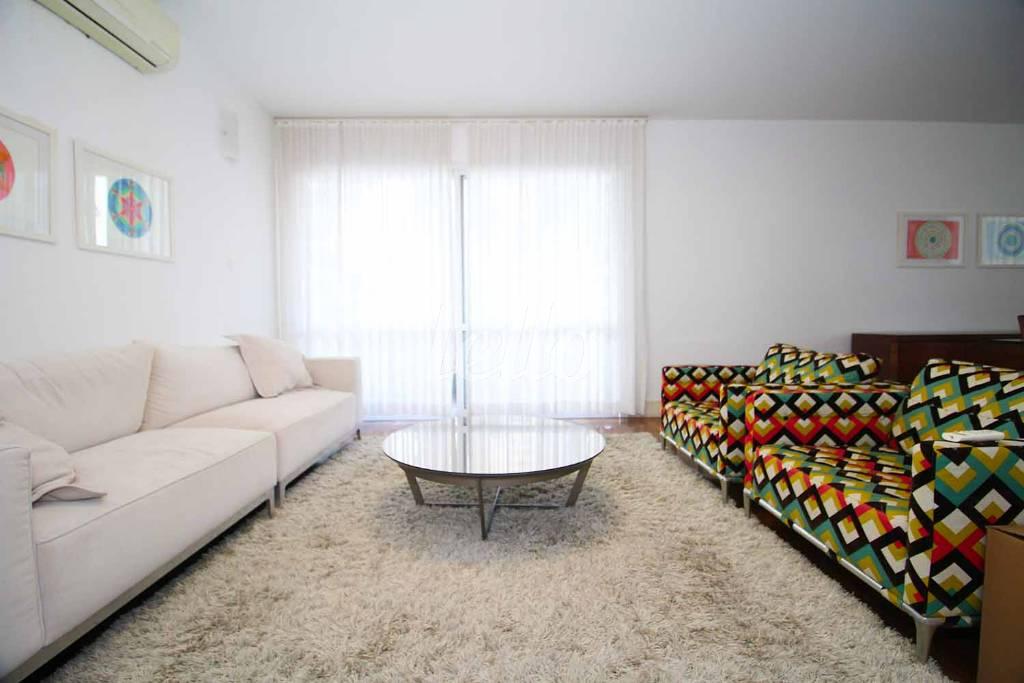 SALA de Apartamento para alugar, Padrão com 211 m², 3 quartos e 2 vagas em Santa Cecília - São Paulo