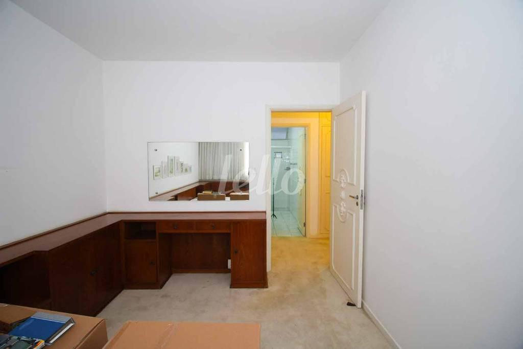 SUÍTE de Apartamento para alugar, Padrão com 211 m², 3 quartos e 2 vagas em Santa Cecília - São Paulo