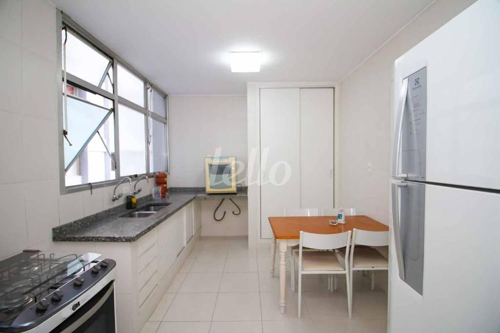 COZINHA de Apartamento para alugar, Padrão com 211 m², 3 quartos e 2 vagas em Santa Cecília - São Paulo