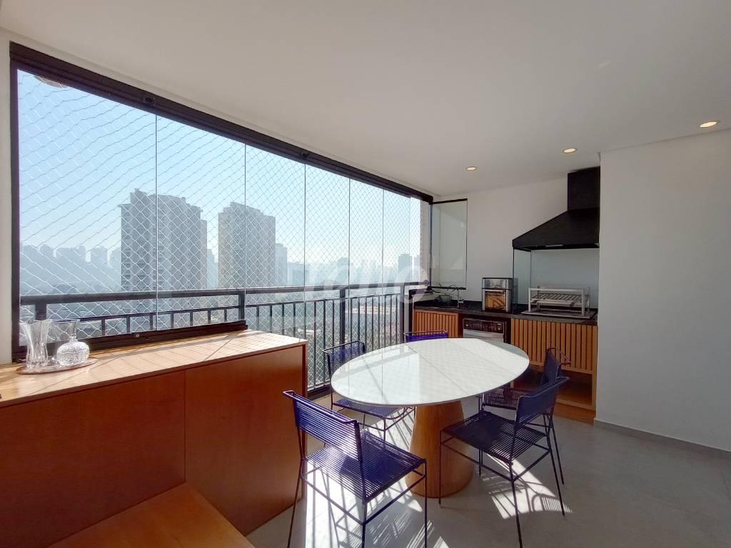 VARANDA GOURMET de Apartamento à venda, Padrão com 83 m², 3 quartos e 2 vagas em Santo Amaro - São Paulo