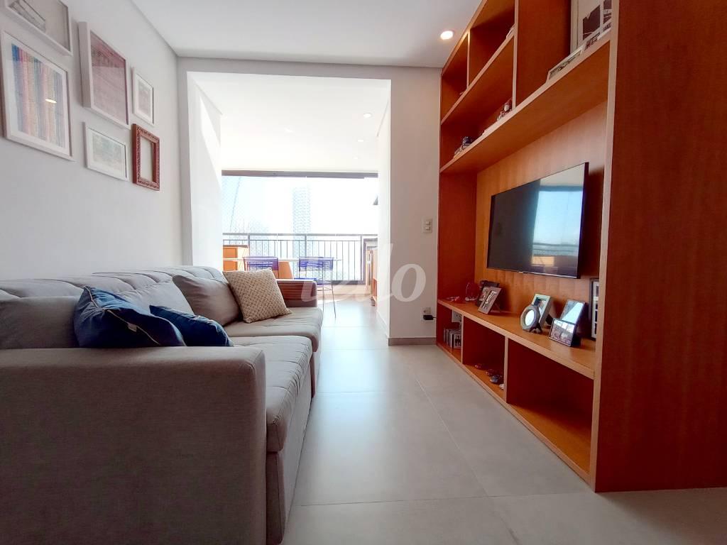 SALA de Apartamento à venda, Padrão com 83 m², 3 quartos e 2 vagas em Santo Amaro - São Paulo