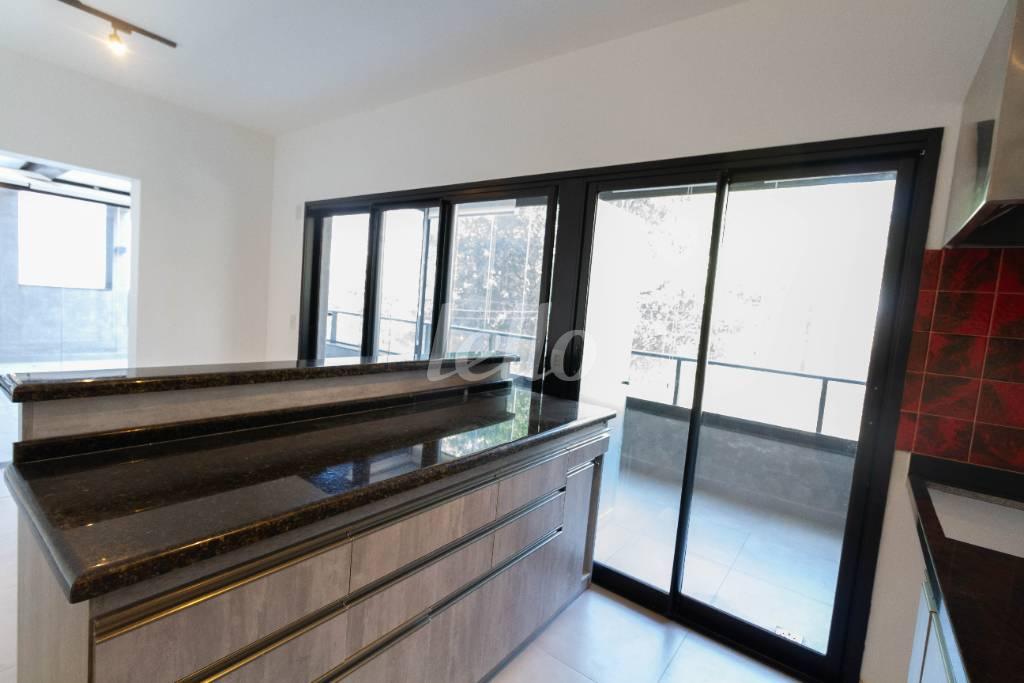 COZINHA de Apartamento para alugar, Padrão com 180 m², 2 quartos e 2 vagas em Pinheiros - São Paulo