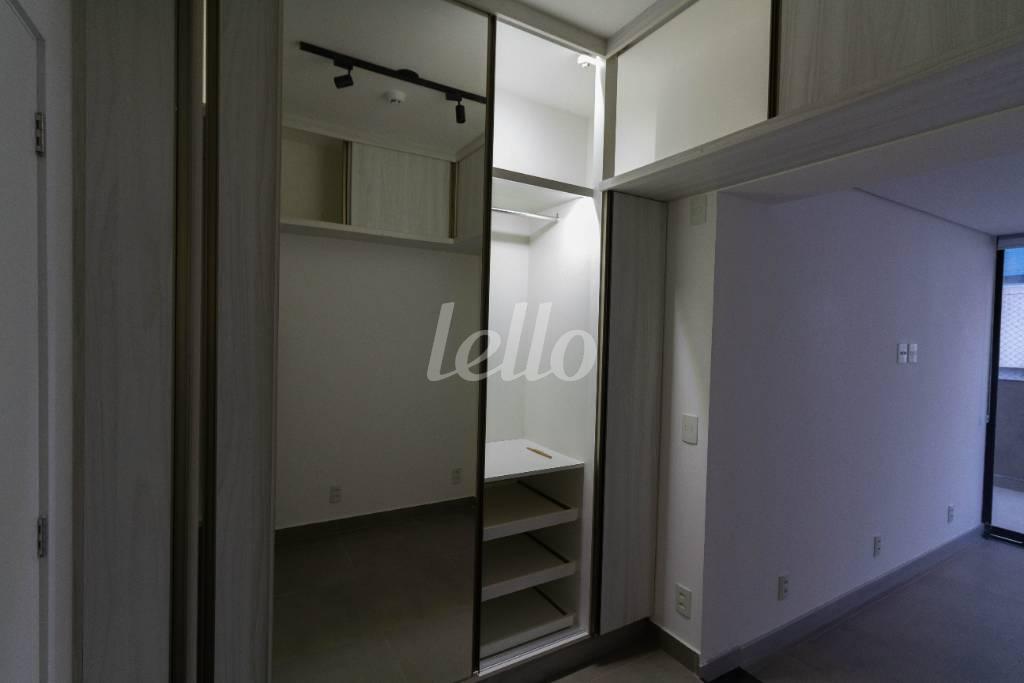 DORMITÓRIO 1 CLOSET de Apartamento para alugar, Padrão com 180 m², 2 quartos e 2 vagas em Pinheiros - São Paulo