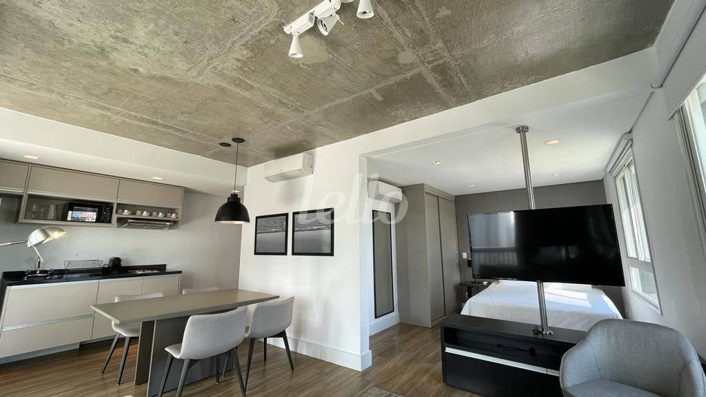 SALA de Apartamento para alugar, Padrão com 70 m², 1 quarto e 1 vaga em Cidade Monções - São Paulo