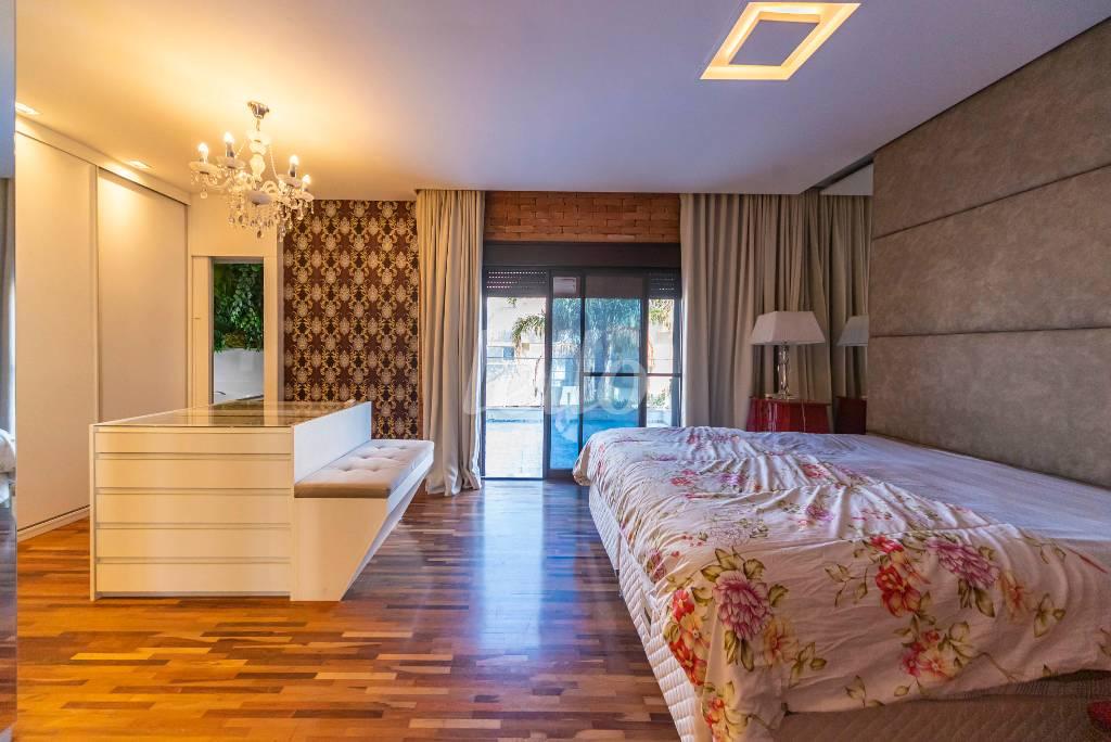 SUITE de Casa à venda, sobrado com 311 m², 3 quartos e 4 vagas em Cerâmica - São Caetano do Sul