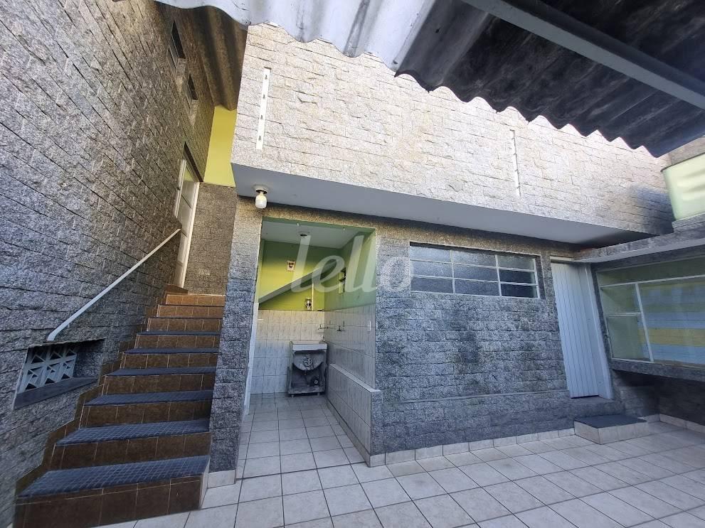 EDICULA de Casa à venda, sobrado com 271 m², 3 quartos e 6 vagas em Parque Erasmo Assunção - Santo André