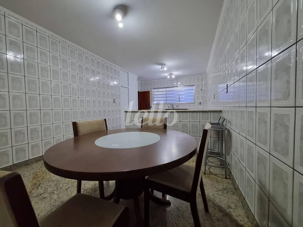 COZINHA E COPA de Casa à venda, sobrado com 271 m², 3 quartos e 6 vagas em Parque Erasmo Assunção - Santo André