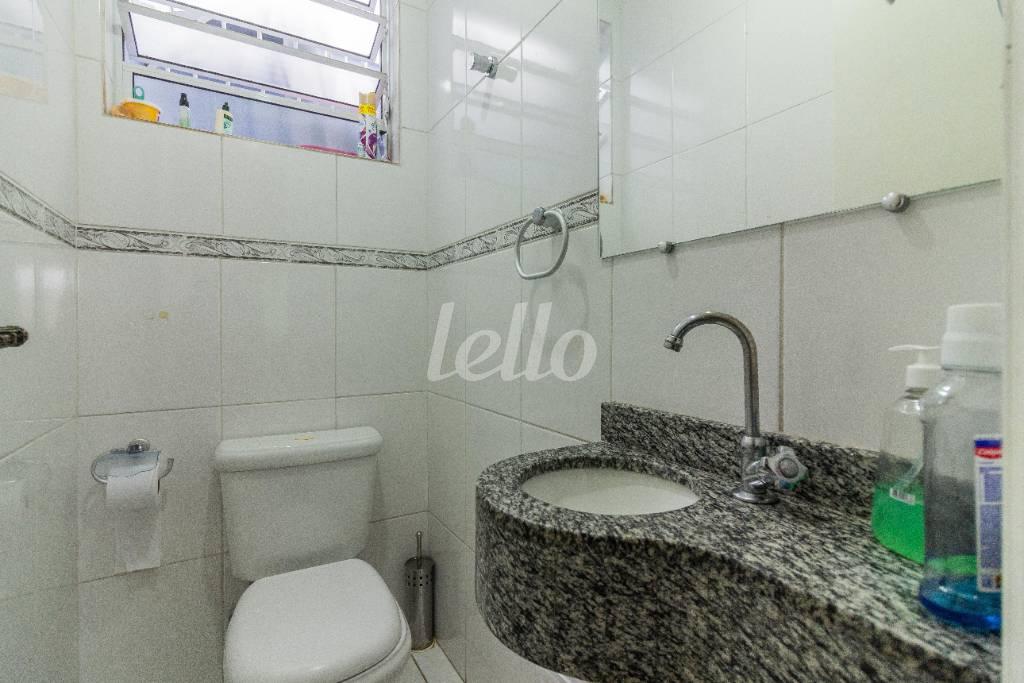 39 BANHEIRO 3 de Casa à venda, sobrado com 210 m², 4 quartos e 2 vagas em Jardim Picolo - São Paulo