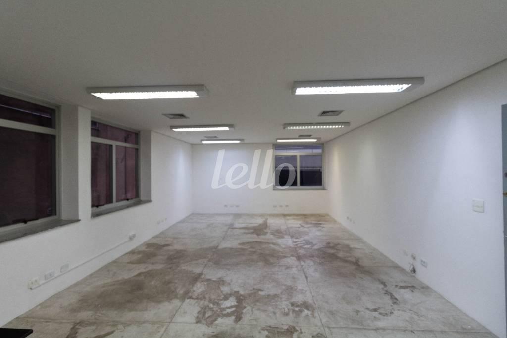 SALA de Sala / Conjunto para alugar, Padrão com 59 m², e 2 vagas em Vila Madalena - São Paulo